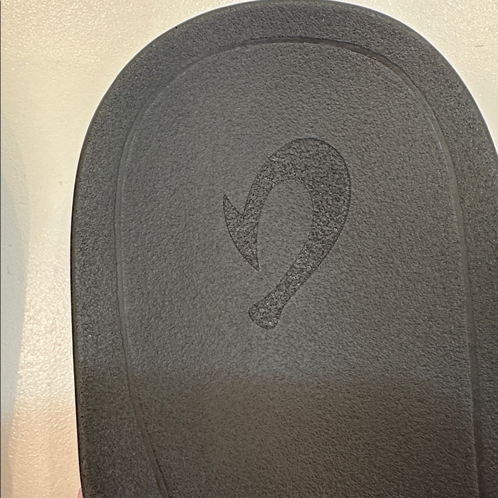 New Olukai Women’s Kulapa Kai Pink/Black Flip Flops. Size 8. - Picture 3 of 5